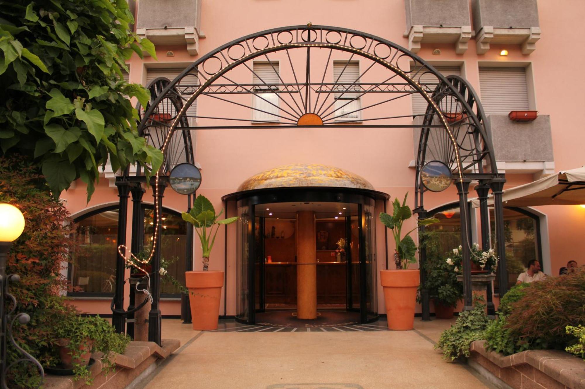 Hotel Sporting Tabiano Terme Екстер'єр фото